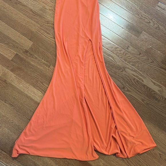 NWT Club L London Women’s Asymmetrical Orange Gown Size 0 - Picture 2 of 4